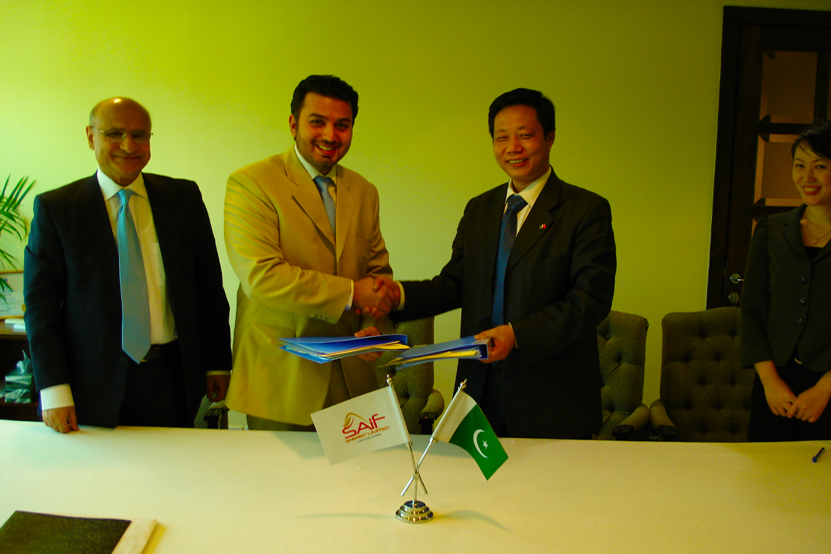 Jehangir Saifullah Khan Signing Agreement for Oil and Gas Drilling with Greatwall Drilling Company