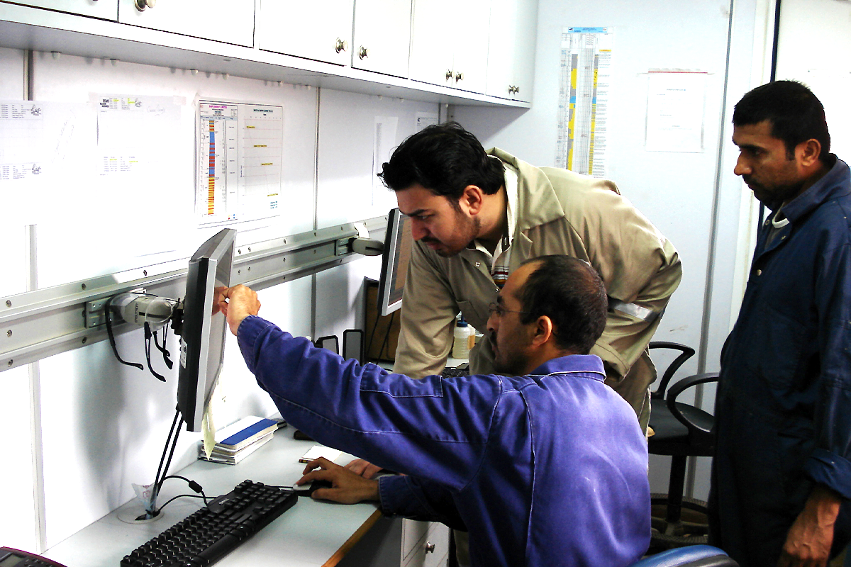 CEO Saif Energy Limited, Jehangir Saifullah Khan Discussing oil and gas shows with mud logging Team at Drilling site