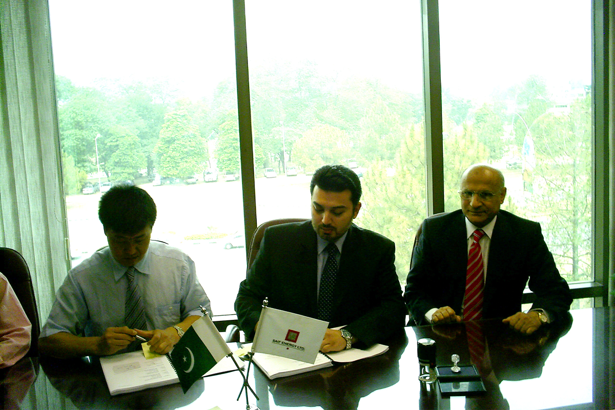 Signing Seismic Survey Agreement with BGP of China